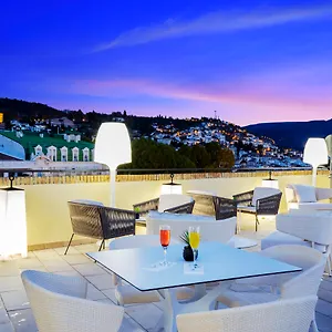 4* Отель Eurostars Puerta Real